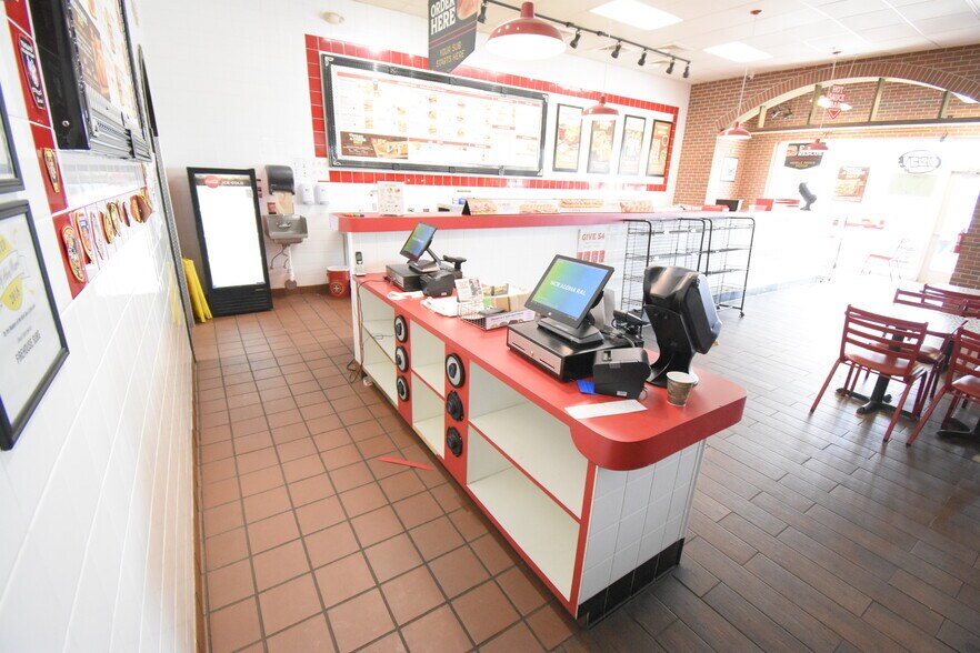 More Photos Of 253 N Bypass 35, Alvin Storefront For Lease