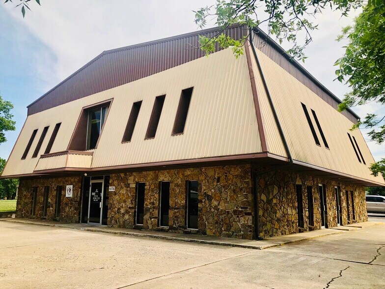 More Photos Of 1016 W Maple Ave, Duncan Office For Sale