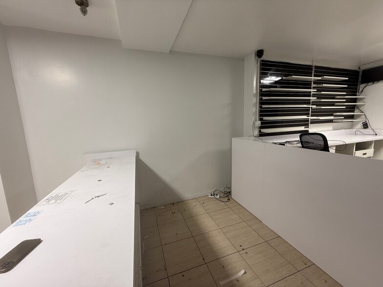 More Photos Of 163 E 36th St, New York Apartments For Lease