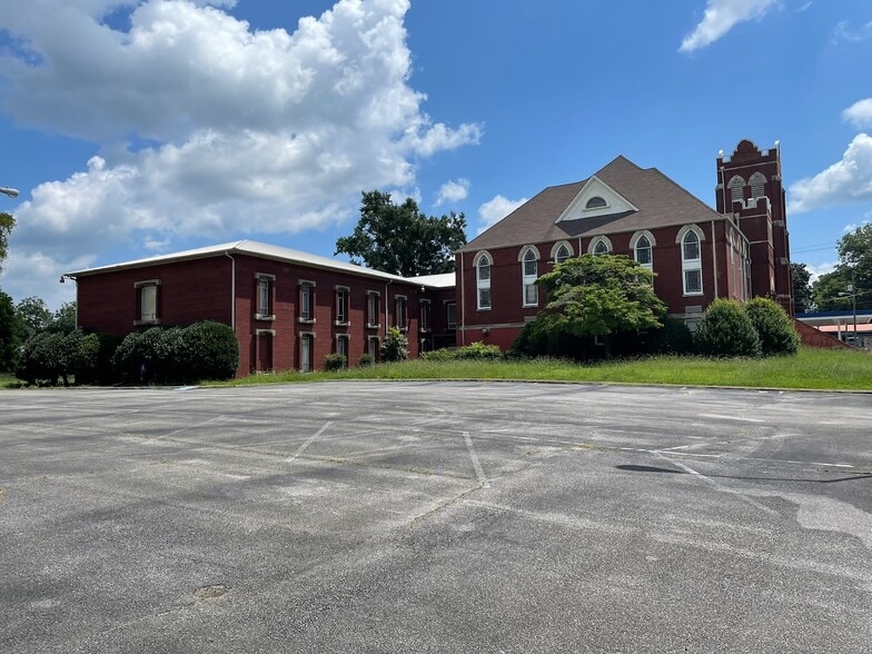 More Photos Of 400 East St N, Talladega Religious Facility For Sale
