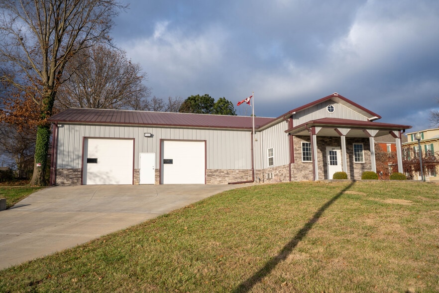 More Photos Of 200 S Memorial Dr, Independence General Retail For Lease