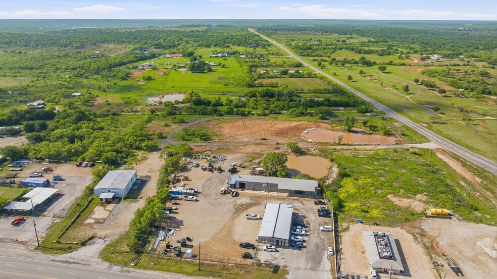More Photos Of 3429 W Walker St, Breckenridge Warehouse For Sale