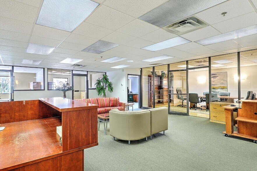 More Photos Of 577 Warren Ave, East Providence Storefront Retail Office For Sale