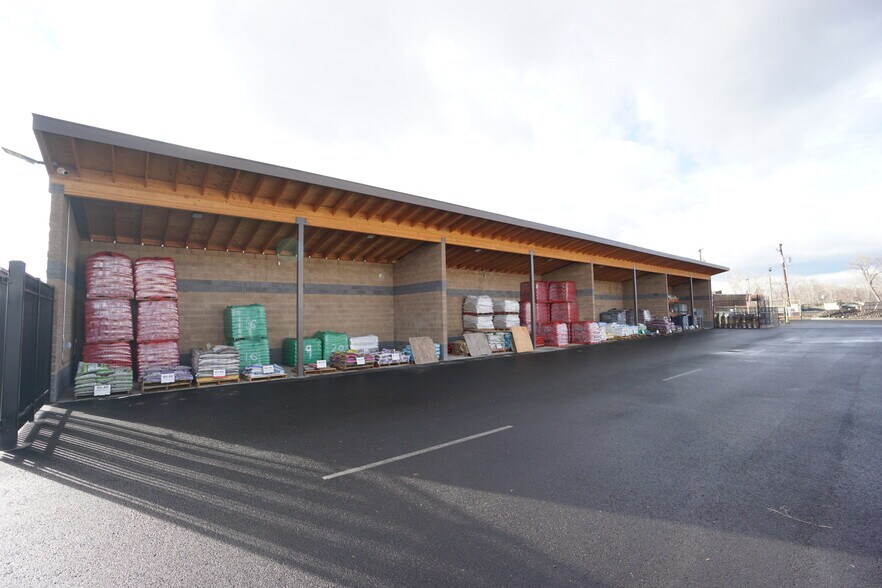 More Photos Of 104 Butterfield Rd, Yakima General Retail For Sale