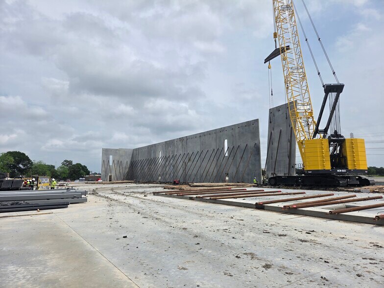 More Photos Of 10923 S Sam Houston Pky E, Houston Distribution For Sale