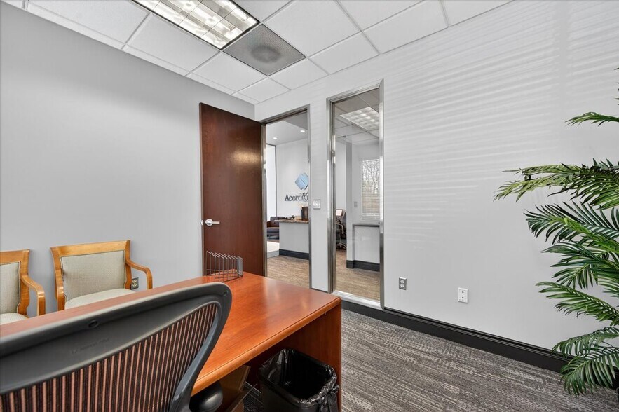 More Photos Of 7060 N Fresno St, Fresno Office For Lease