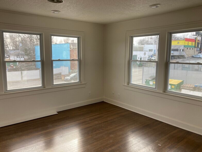 More Photos Of 220 W 80th Ter, Kansas City Storefront Retail Office For Sale