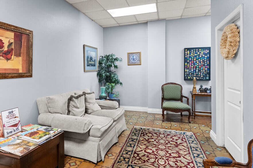 More Photos Of 425-427 S Saint Marys St, San Antonio Storefront Retail Office For Sale