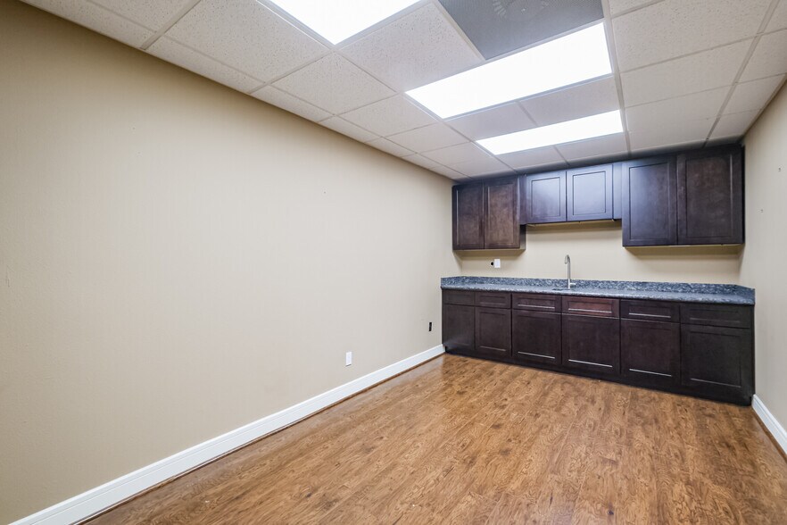 More Photos Of 8200 Westglen Dr, Houston Loft Creative Space For Lease