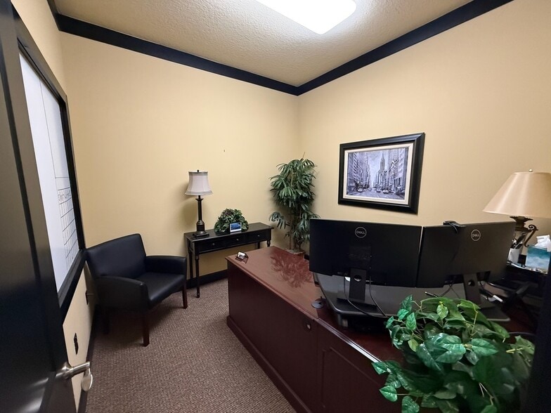 More Photos Of 5115 S Lakeland Dr, Lakeland Office For Sale
