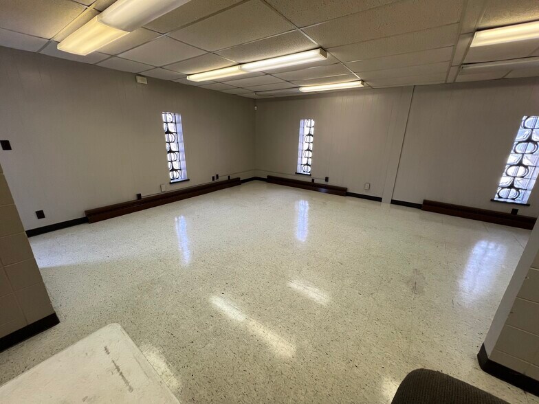 More Photos Of N90W14635 Commerce Dr, Menomonee Falls Manufacturing For Sale