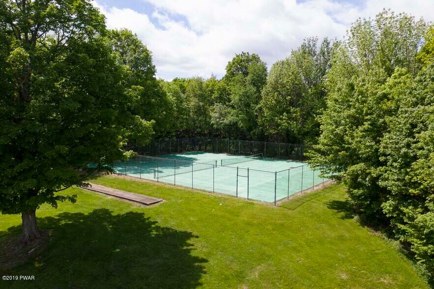 More Photos Of 37 Colonel Lindbergh Ln, Moscow Airport For Sale