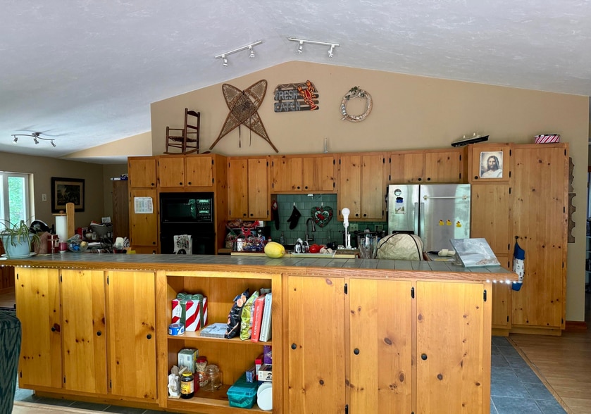 More Photos Of 382 Water St, Guilford Hotel For Sale