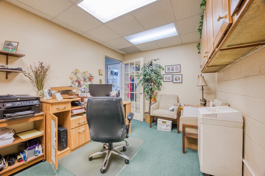 More Photos Of 20825 Plymouth Rd, Detroit Medical For Sale