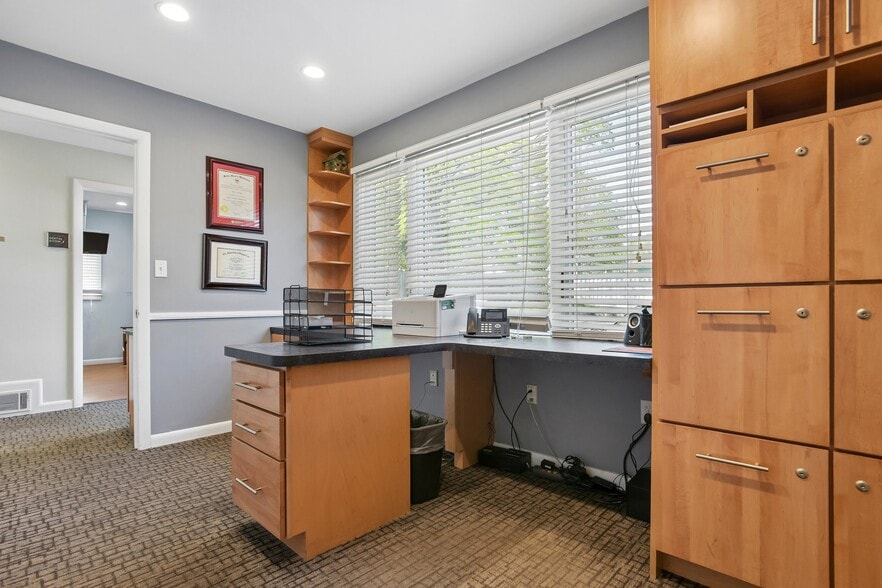 More Photos Of 65 Sachem St, Norwich Medical For Sale