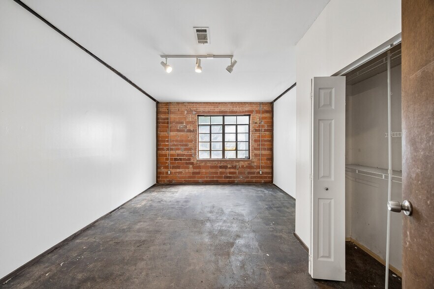 More Photos Of 2602 Kings Rd, Dallas Religious Facility For Sale