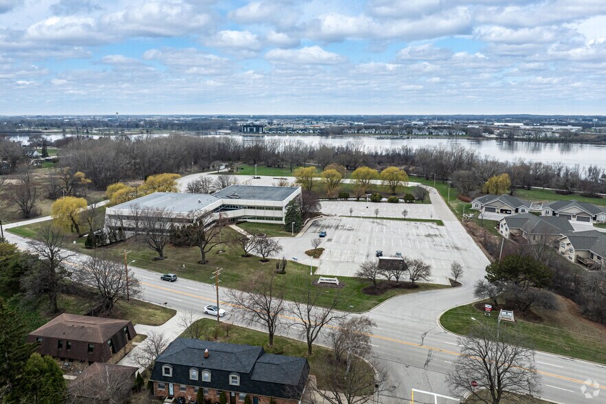 More Photos Of 3200 Riverside Dr, Green Bay Office For Sale