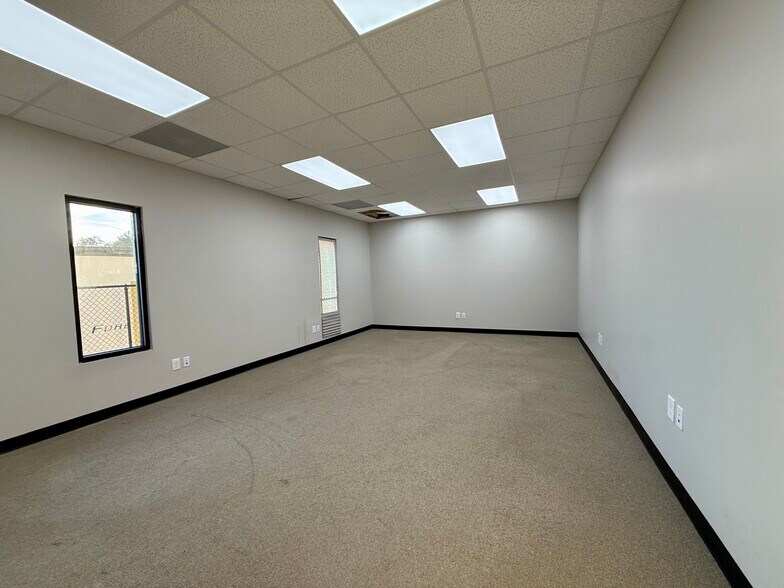 More Photos Of 142 Aqua Shed Ct, Aberdeen Flex For Lease