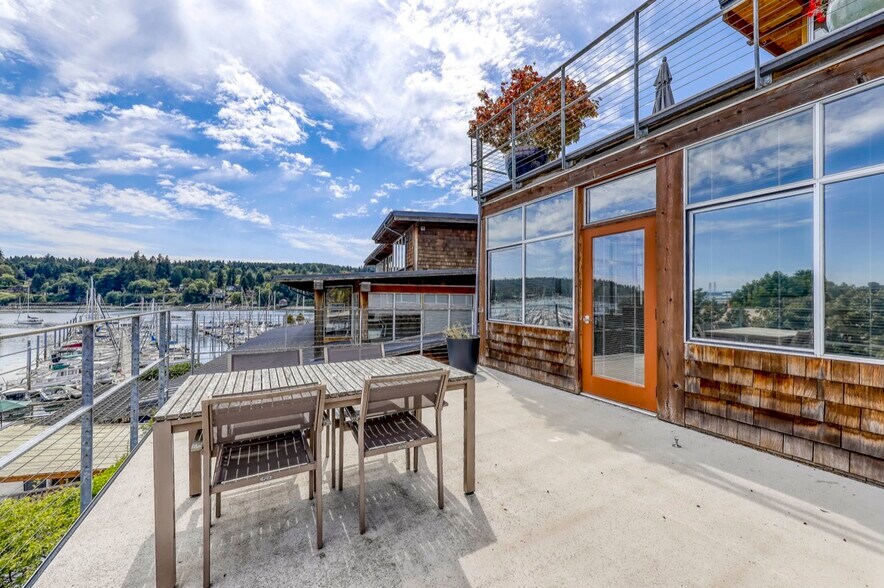 More Photos Of 175 Parfitt Way, Bainbridge Island Office For Sale