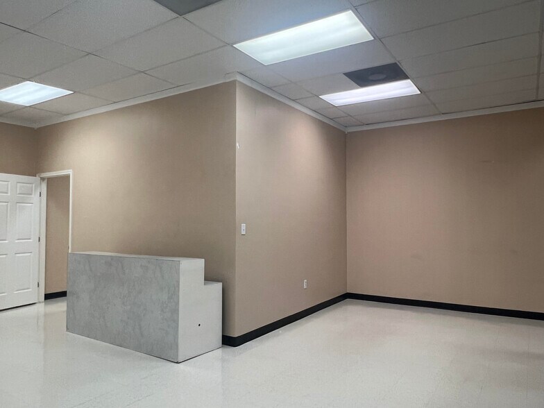 More Photos Of 9600 Bellaire Blvd, Houston Unknown For Lease