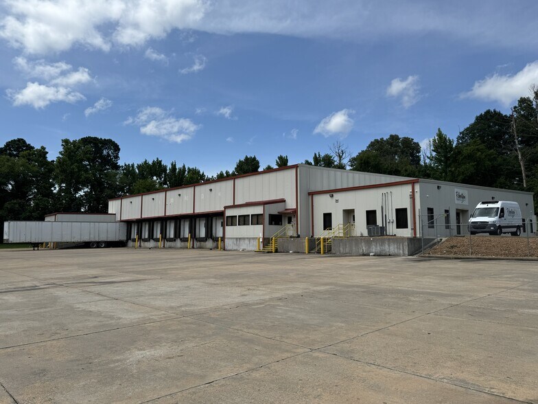 More Photos Of 1530 Business Park Dr, Clinton Warehouse For Lease