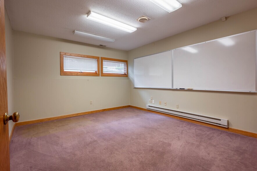 More Photos Of 74 Northeastern Blvd, Nashua Medical For Sale