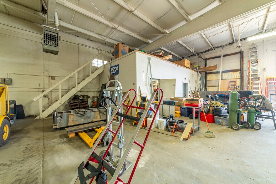 More Photos Of 707 Sheridan Ave, Michigan City Flex For Sale