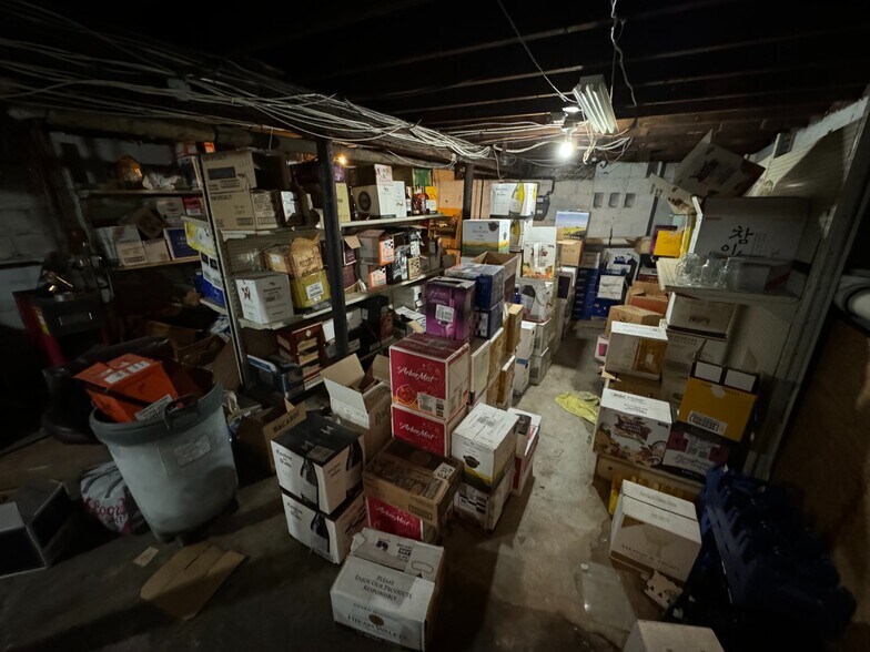 More Photos Of 39 Ridge Rd, Lyndhurst Storefront Retail Residential For Sale