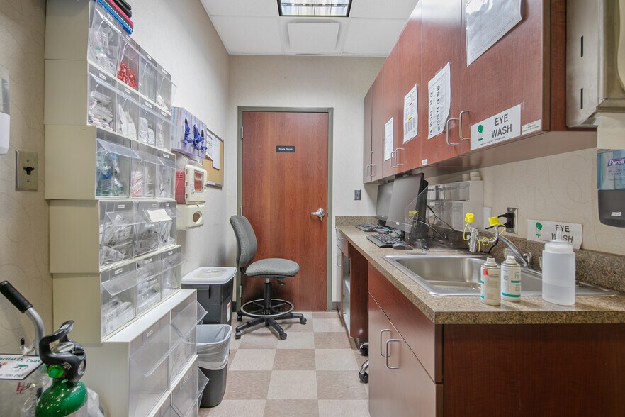 More Photos Of 6000 Ramsey St, Fayetteville Office For Sale