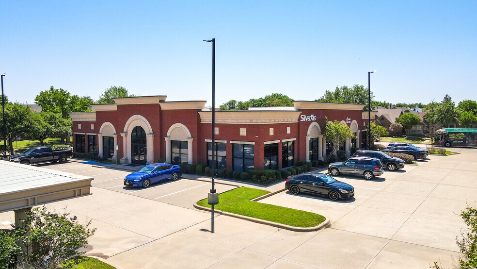 More Photos Of 305 Cimarron Trl, Irving Office For Lease