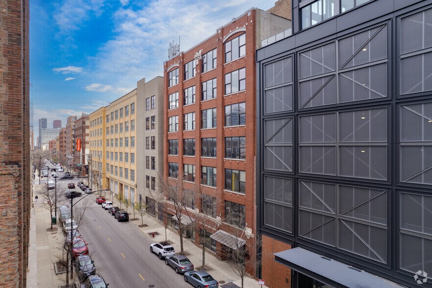 More Photos Of 1033 W Van Buren St, Chicago Loft Creative Space For Lease