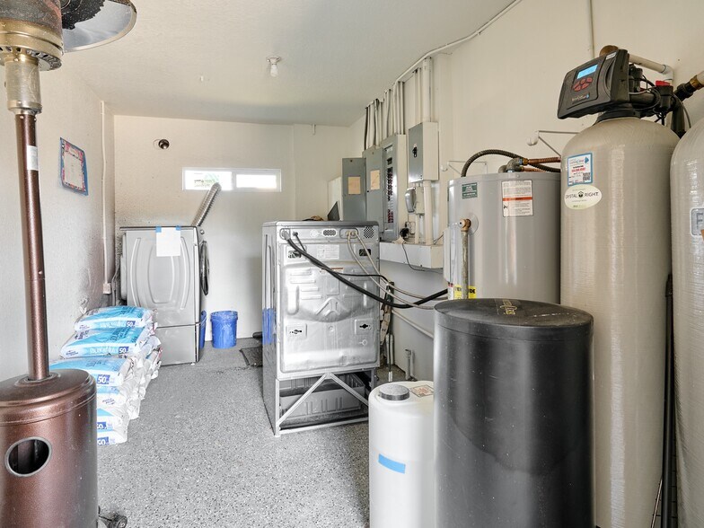 More Photos Of 1480 NE Laurel Ave, Woodburn Office For Sale