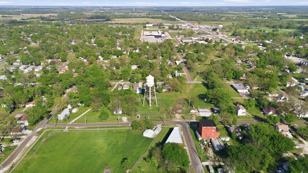 More Photos Of 512 Monroe st, Iola Loft Creative Space For Sale