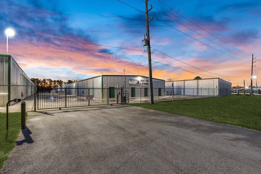 More Photos Of 11711 C E King Pkwy Pky, Houston Self Storage For Sale