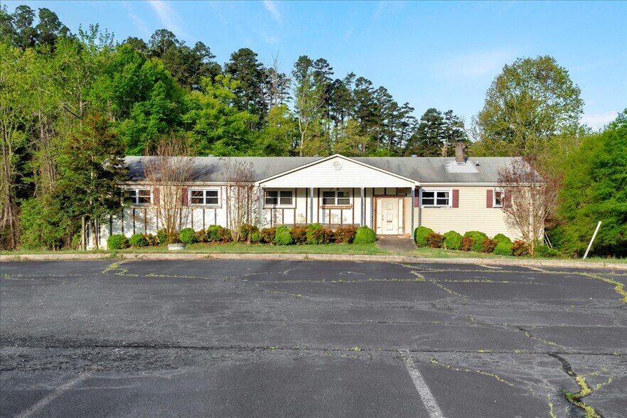More Photos Of 1055 L P Bailey Memorial Hwy, Halifax General Retail For Sale
