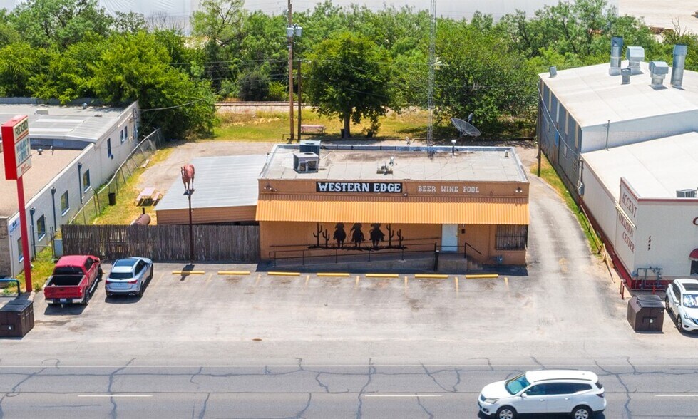 More Photos Of 1841 S Treadaway Blvd, Abilene Industrial For Sale