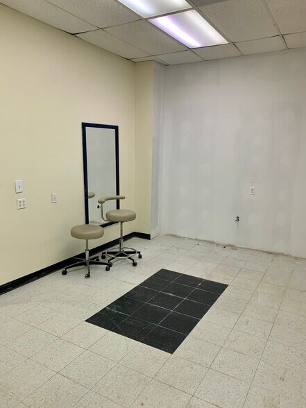 More Photos Of 2310 Settlers Way Blvd, Sugar Land Freestanding For Lease
