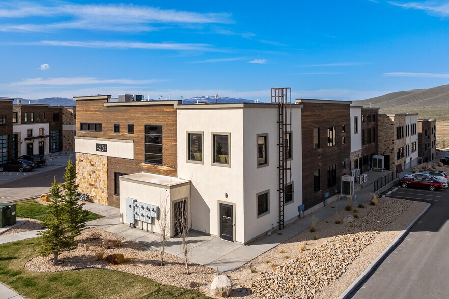More Photos Of 4554 Forestdale Dr, Park City Showroom For Lease