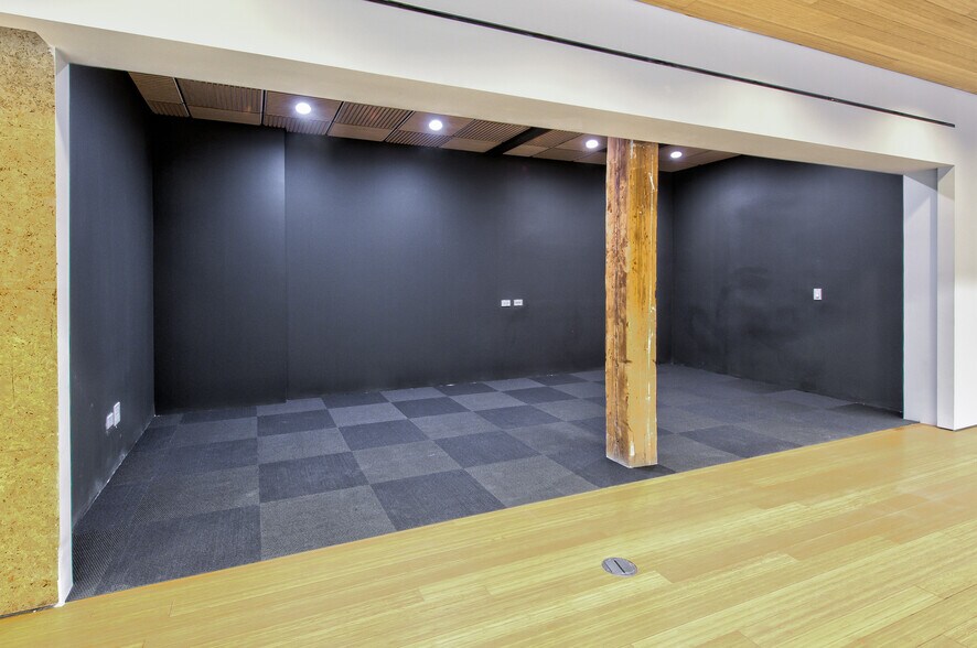 More Photos Of 225 W Ohio St, Chicago Office For Lease