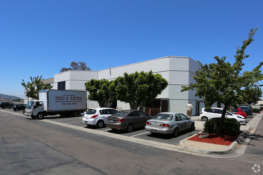 More Photos Of 960 Los Vallecitos Blvd, San Marcos Showroom For Lease