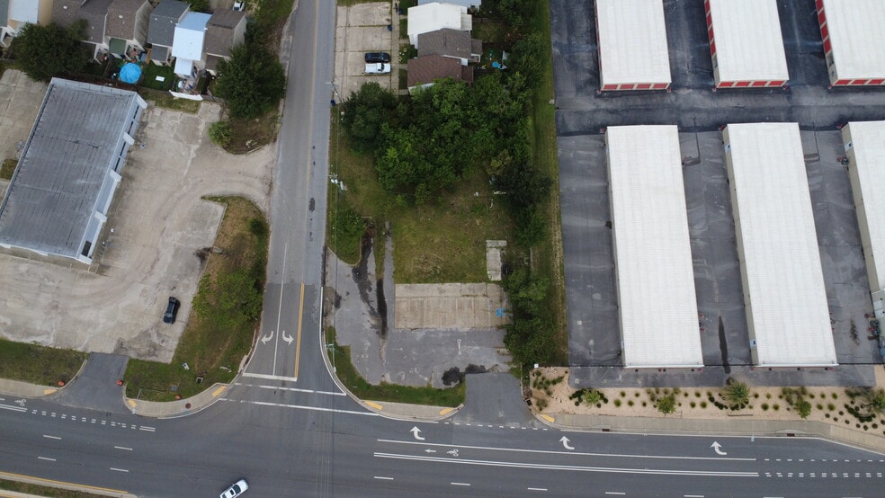 More Photos Of 3931 W Highway 390, Panama City Service Station For Sale