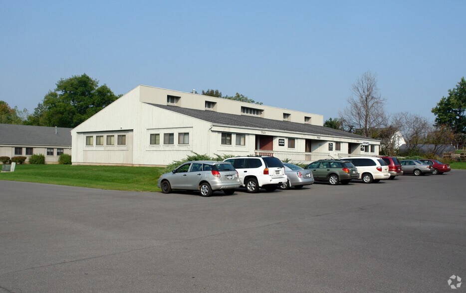 More Photos Of 7521-7523 Morgan Rd, Bayberry Office For Lease