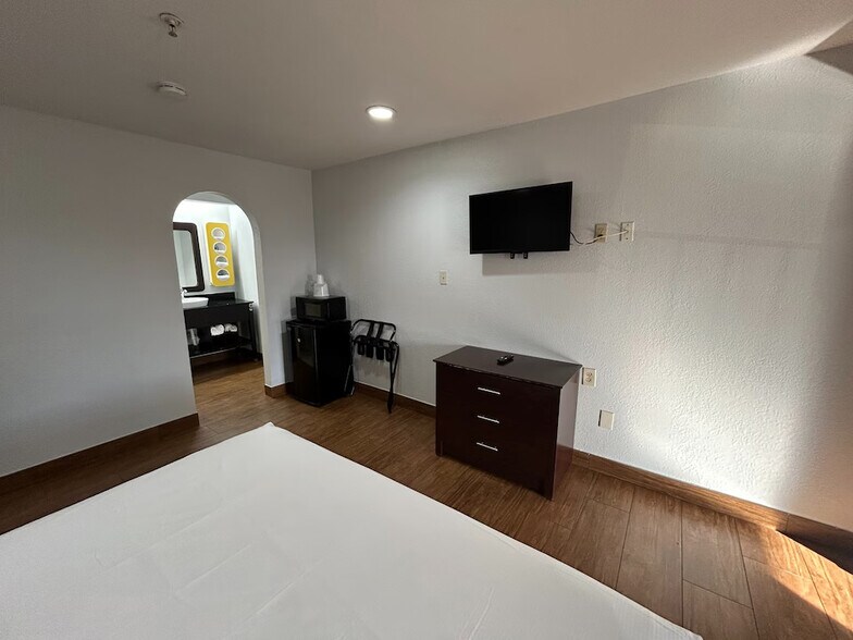More Photos Of 125 Rushing Rd W, Denham Springs Hotel For Sale