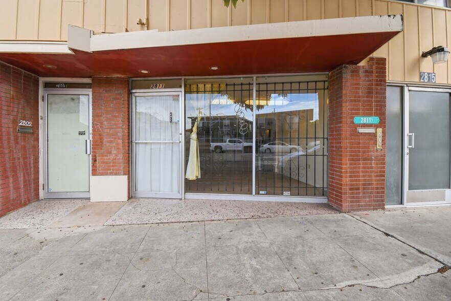 More Photos Of 2809-2815 Macdonald Ave, Richmond Office For Sale