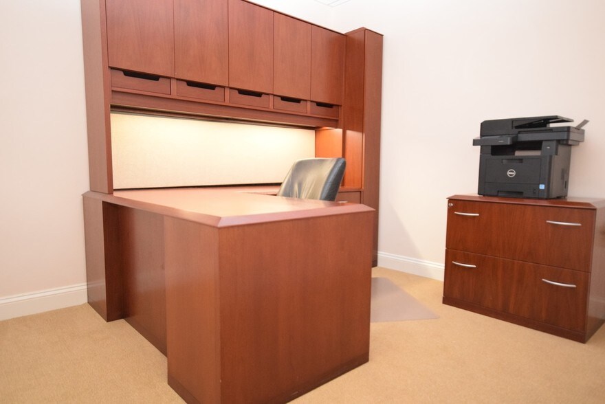 More Photos Of 252 N Washington St, Falls Church Office For Lease