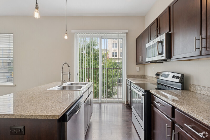 More Photos Of 79 Commerce St, Montgomery Apartments For Lease