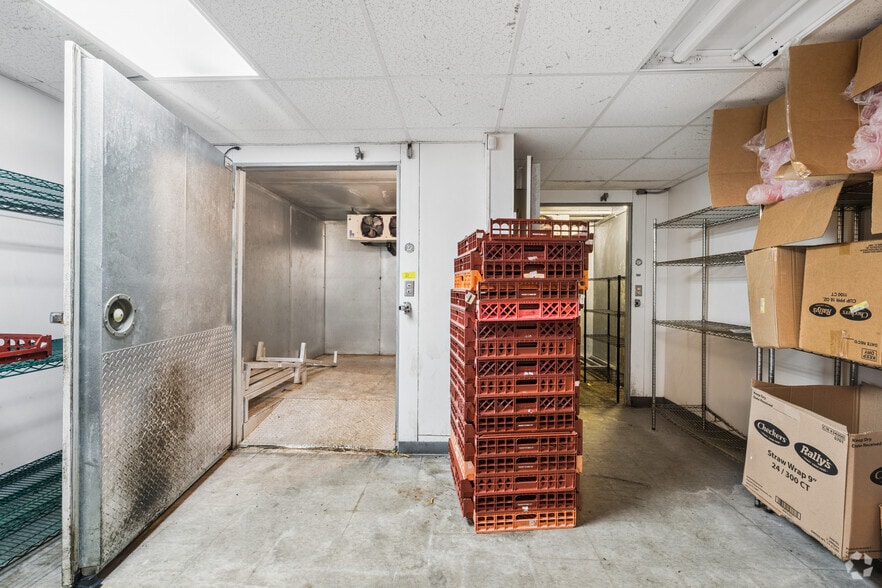 More Photos Of 554 E 8th St, Holland Fast Food For Sale