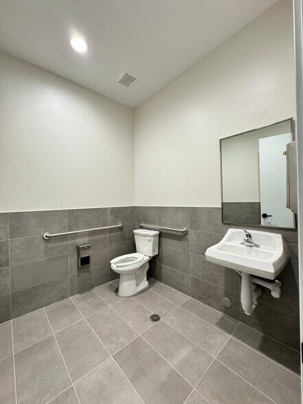 More Photos Of 1400 N Coit Rd, McKinney Unknown For Lease