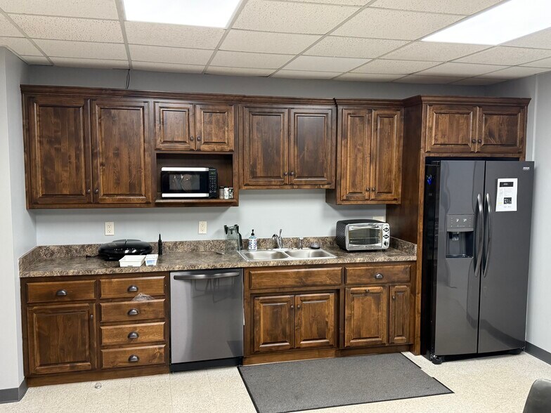 More Photos Of 255 NW Blue Pky, Lee's Summit Office For Lease