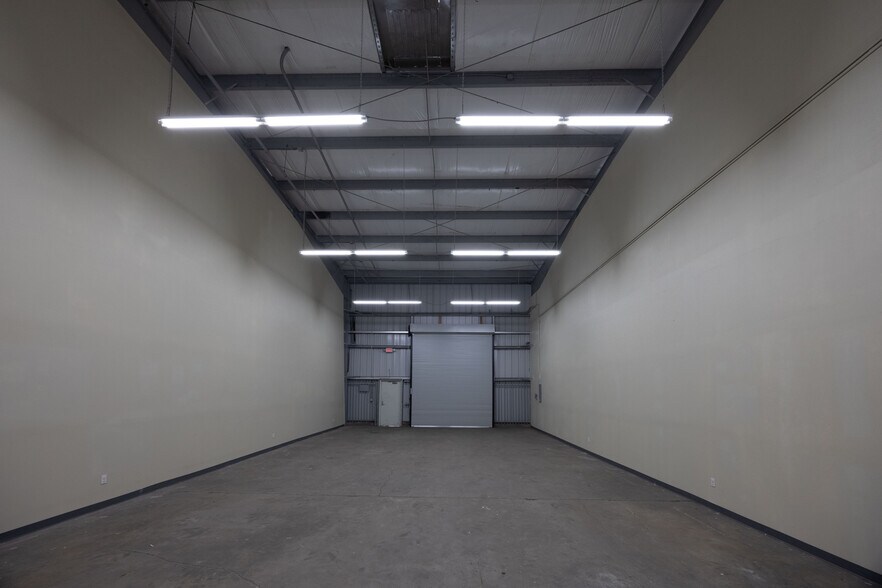More Photos Of 326-330 W 58th St, Los Angeles Warehouse For Sale